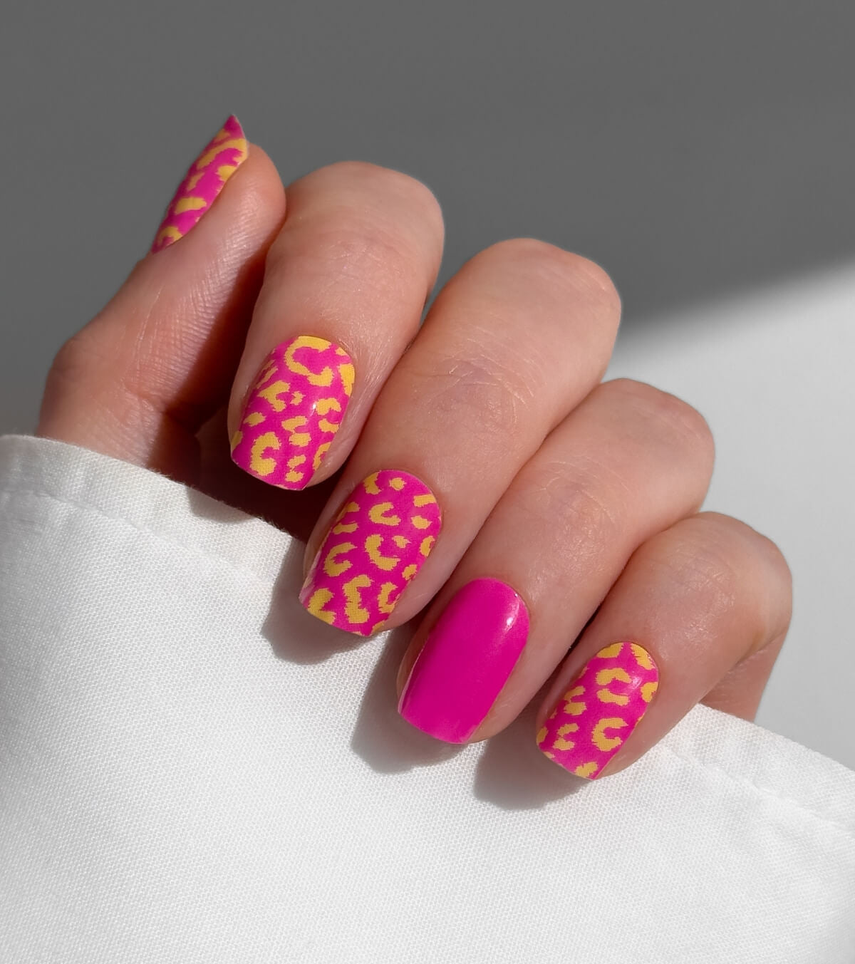 PEGGY SAGE PRESS&SHINE NAIL POLISH STRIPS ROAR PINK